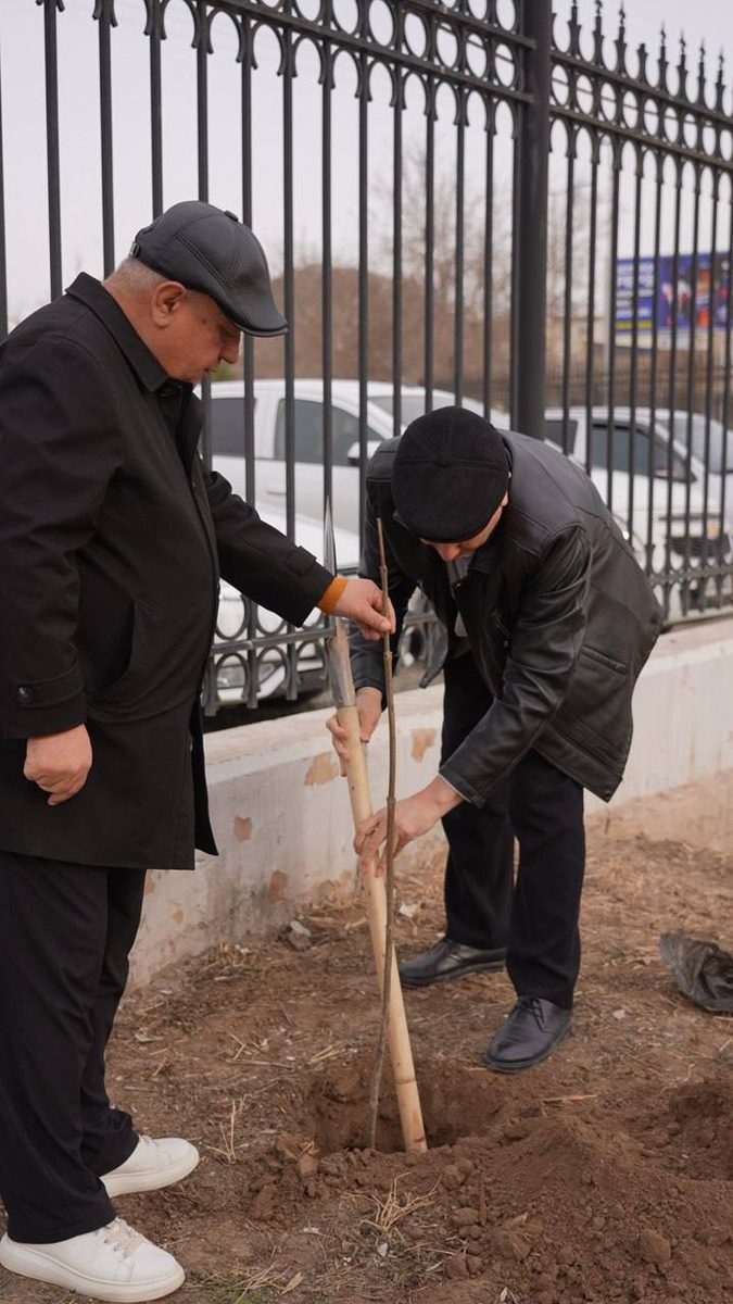 UrIUda Hashar hamda "Yashil makon" loyihasi doirasida ko'chat ekish ishlari bo'lib o'tmoqda.