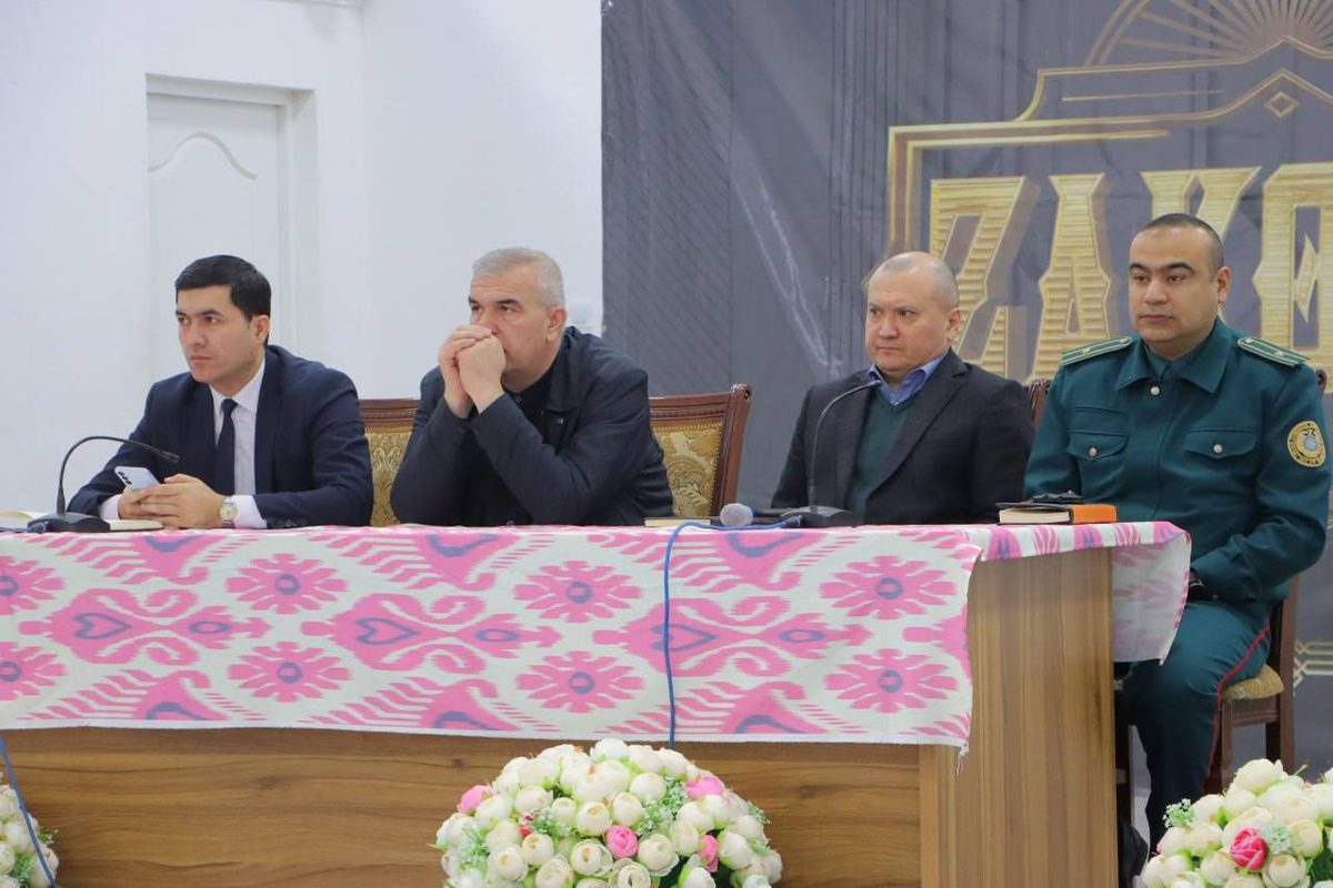 Urganch innovatsion universitetida “Jaholatga qarshi – maʼrifat bilan!” hamda “Inson qadri va huquqlarining ustuvorligi – taraqqiyot poydevori” mavzularida davra suhbati tashkil etildi.
