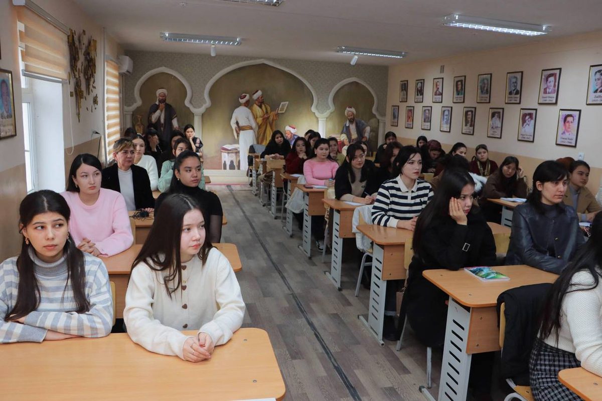 Urganch innovatsion universitetida Fevral — Giyohvandlikka qarshi kurashish oyligi doirasida “Men giyohvandlikka qarshiman” shiori ostida davra suhbati tashkil etildi.
