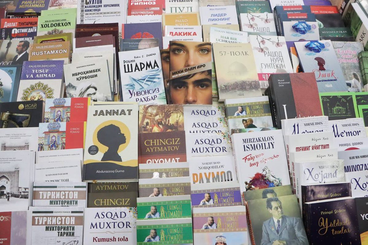 URGANCH INNOVATSION UNIVERSITETIDA "KITOBLAR YARMARKASI" TASHKIL ETILDI.